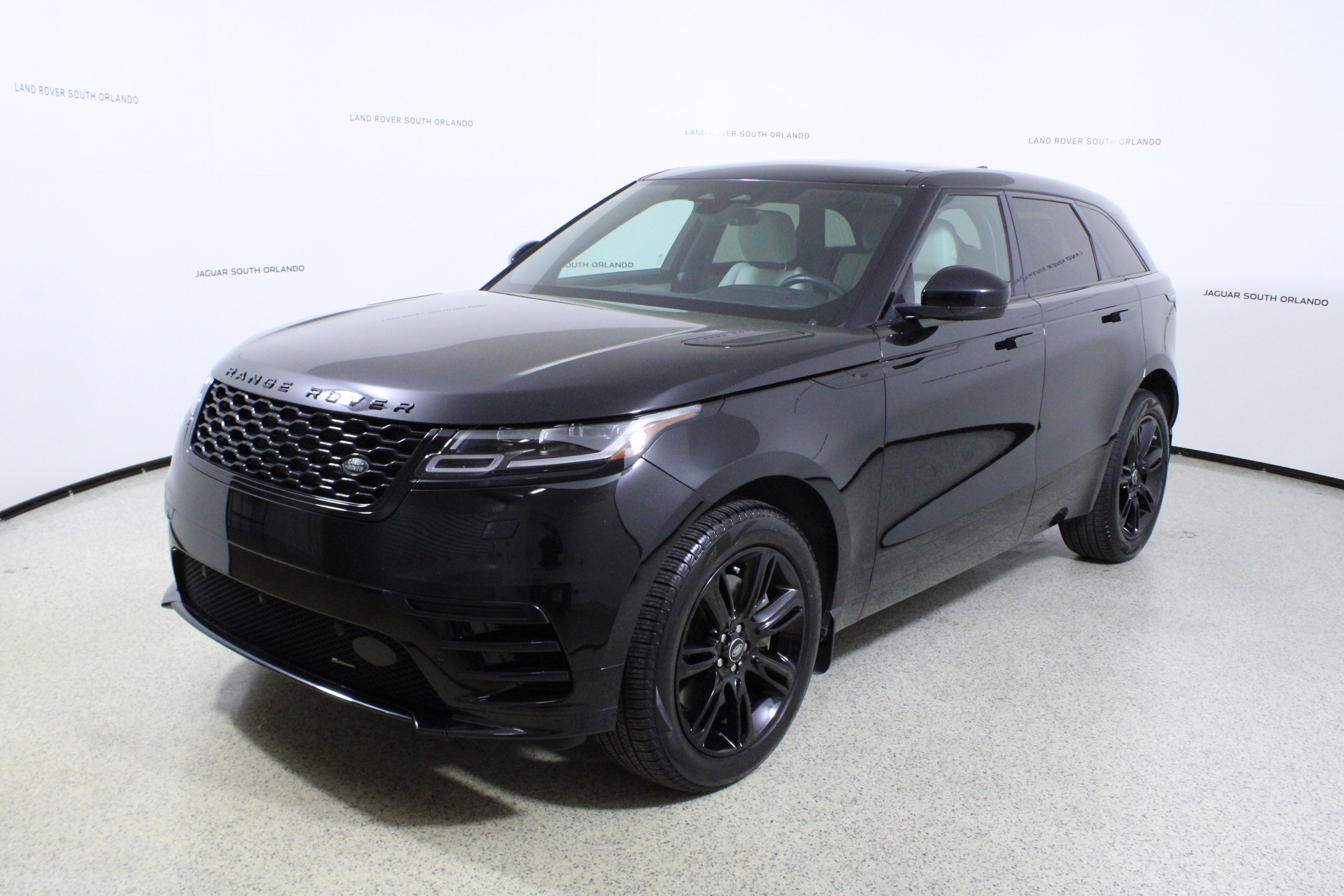 Used 2023 Land Rover Range Rover Velar R-Dynamic S image 4
