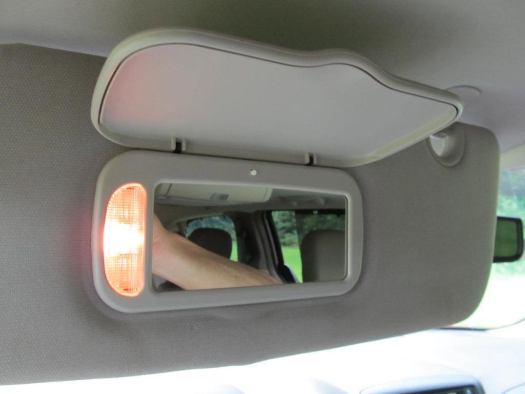 Used 2016 Chrysler Town & Country Touring-L image 66