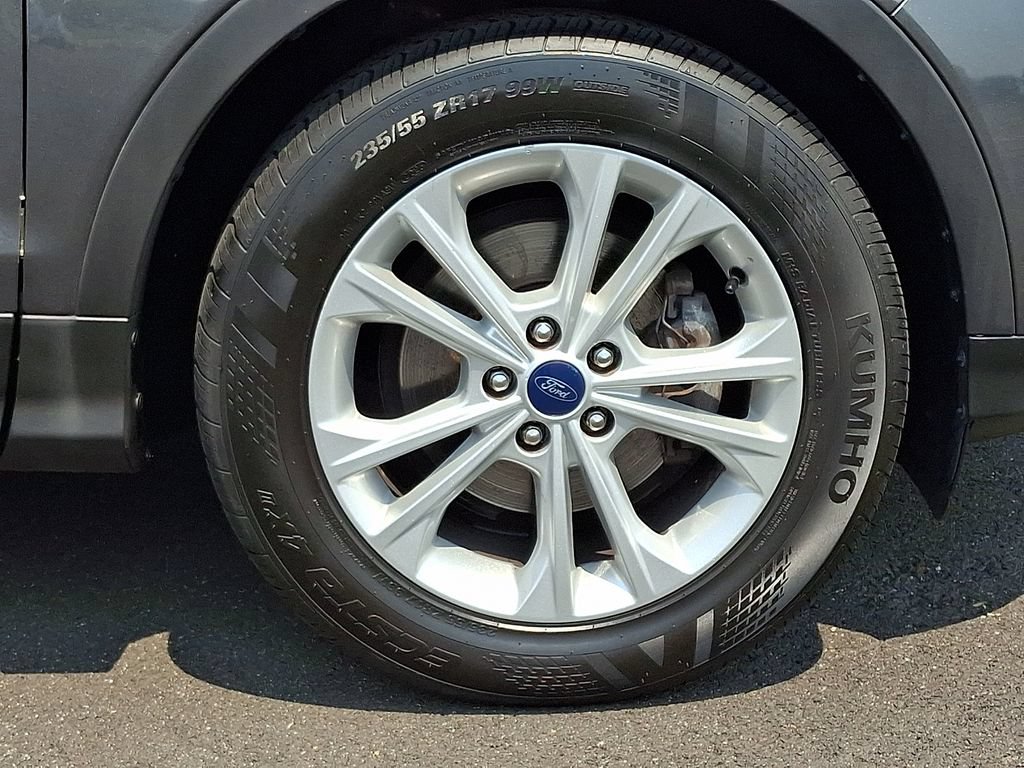 Used 2017 Ford Escape SE w/ SE Cold Weather Package FWD image 9