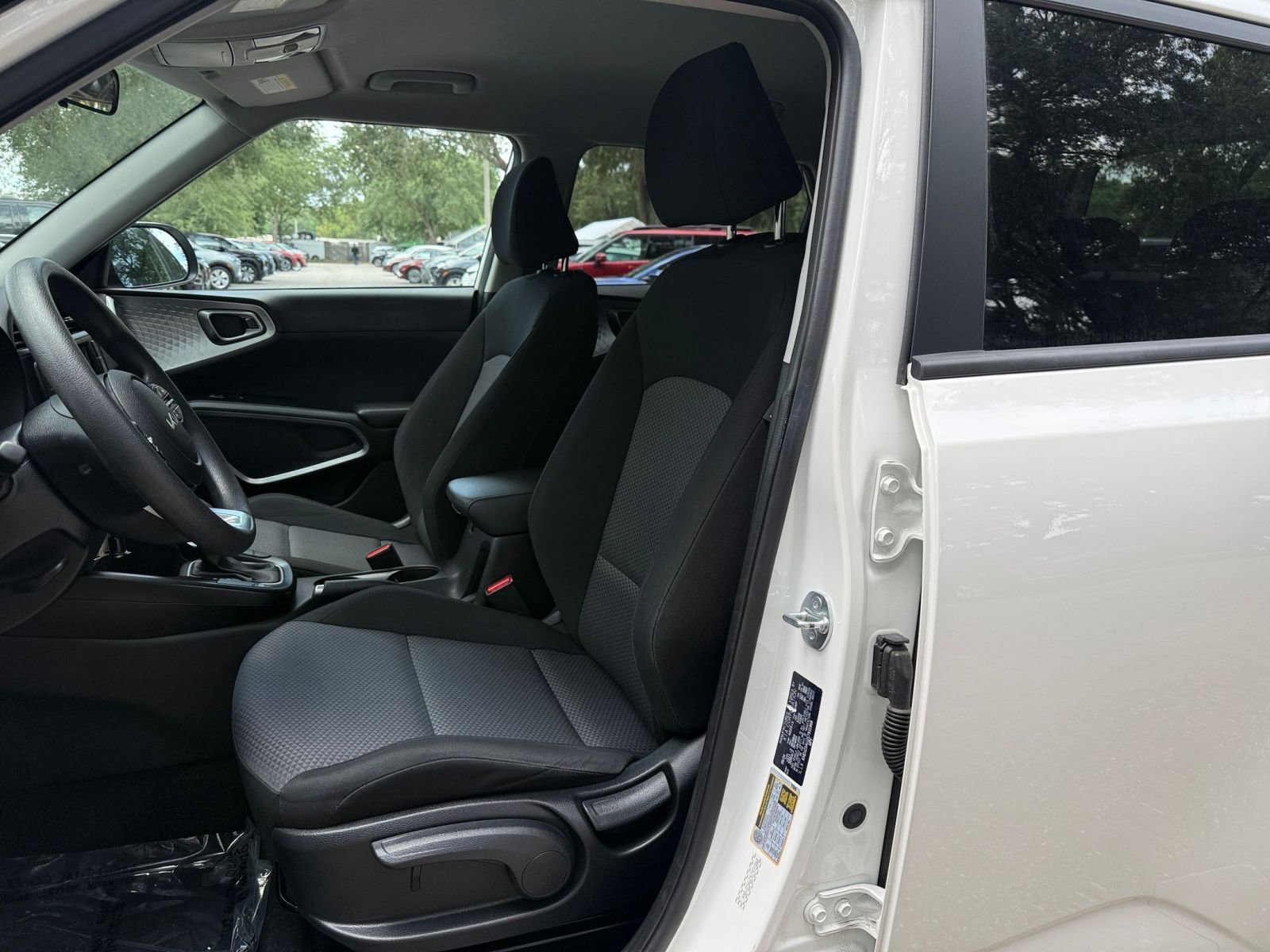 Used 2025 Kia Soul LX w/ LX Technology Package FWD image 33