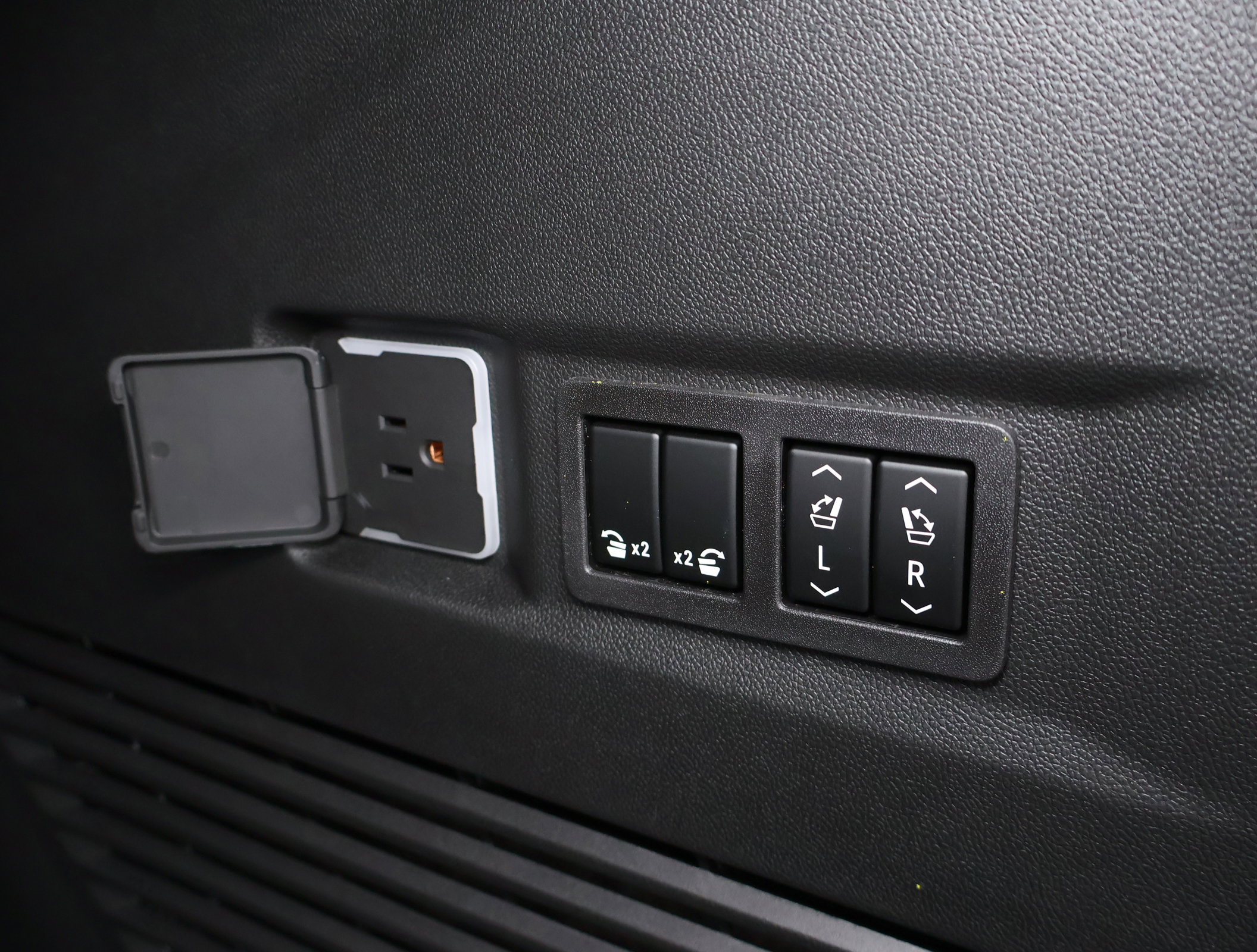 New 2026 Chevrolet Tahoe High Country AWD/4WD image 30