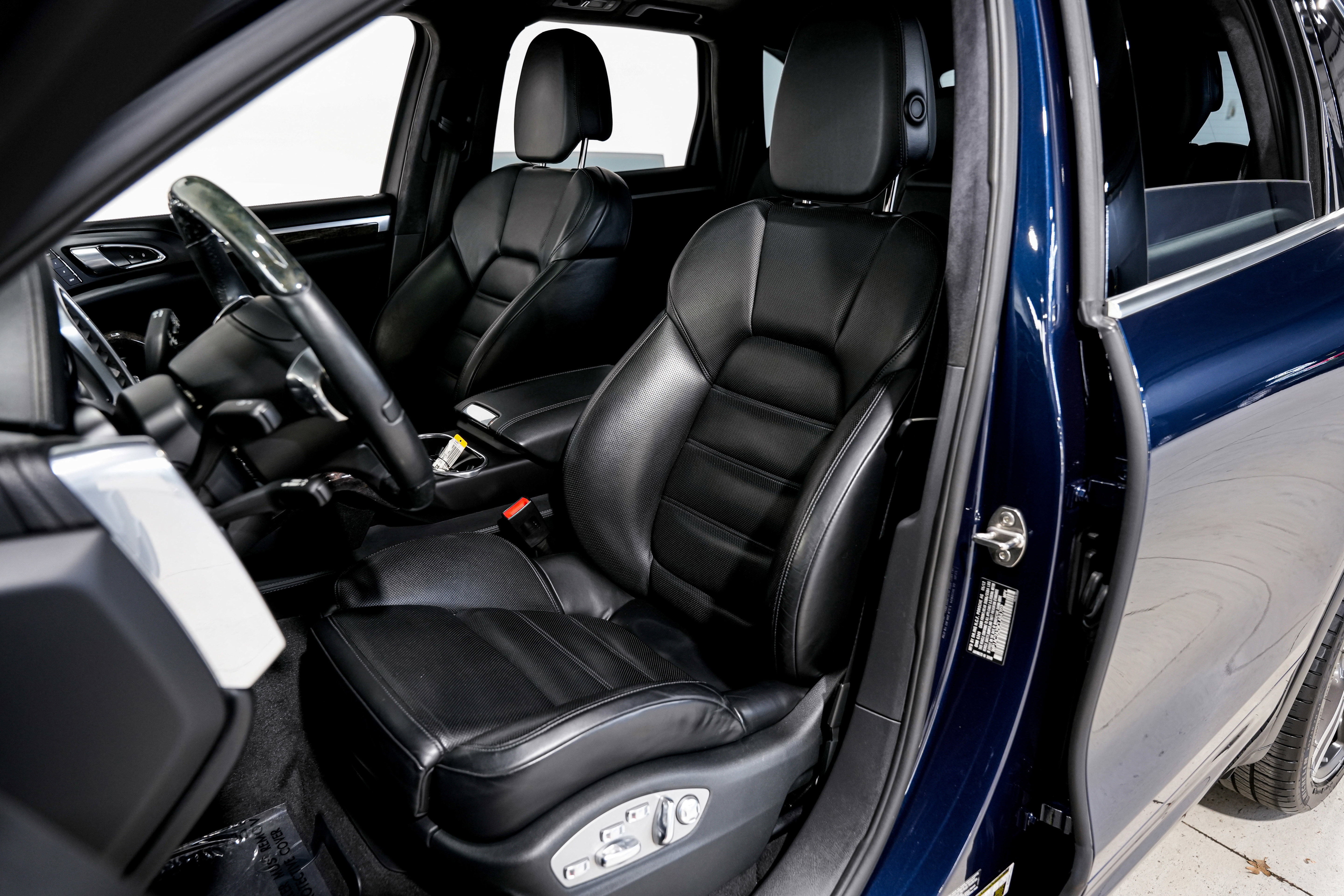 Used 2012 Porsche Cayenne Turbo image 20