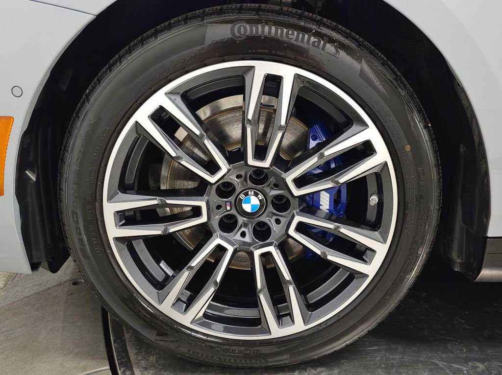 Used 2026 BMW 530i xDrive w/ M Sport Package AWD/4WD image 8