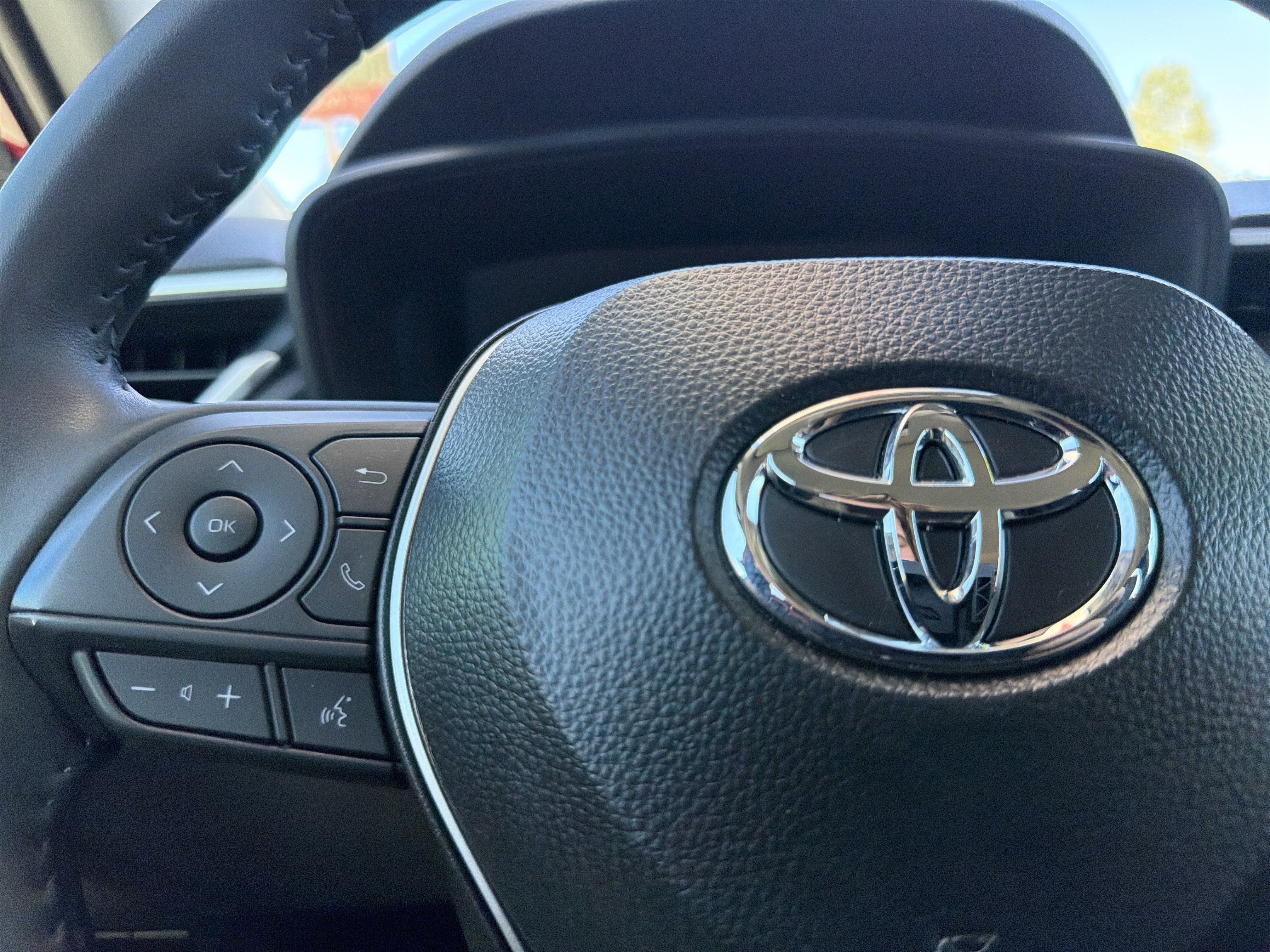 Certified 2025 Toyota Corolla Cross LE FWD image 11