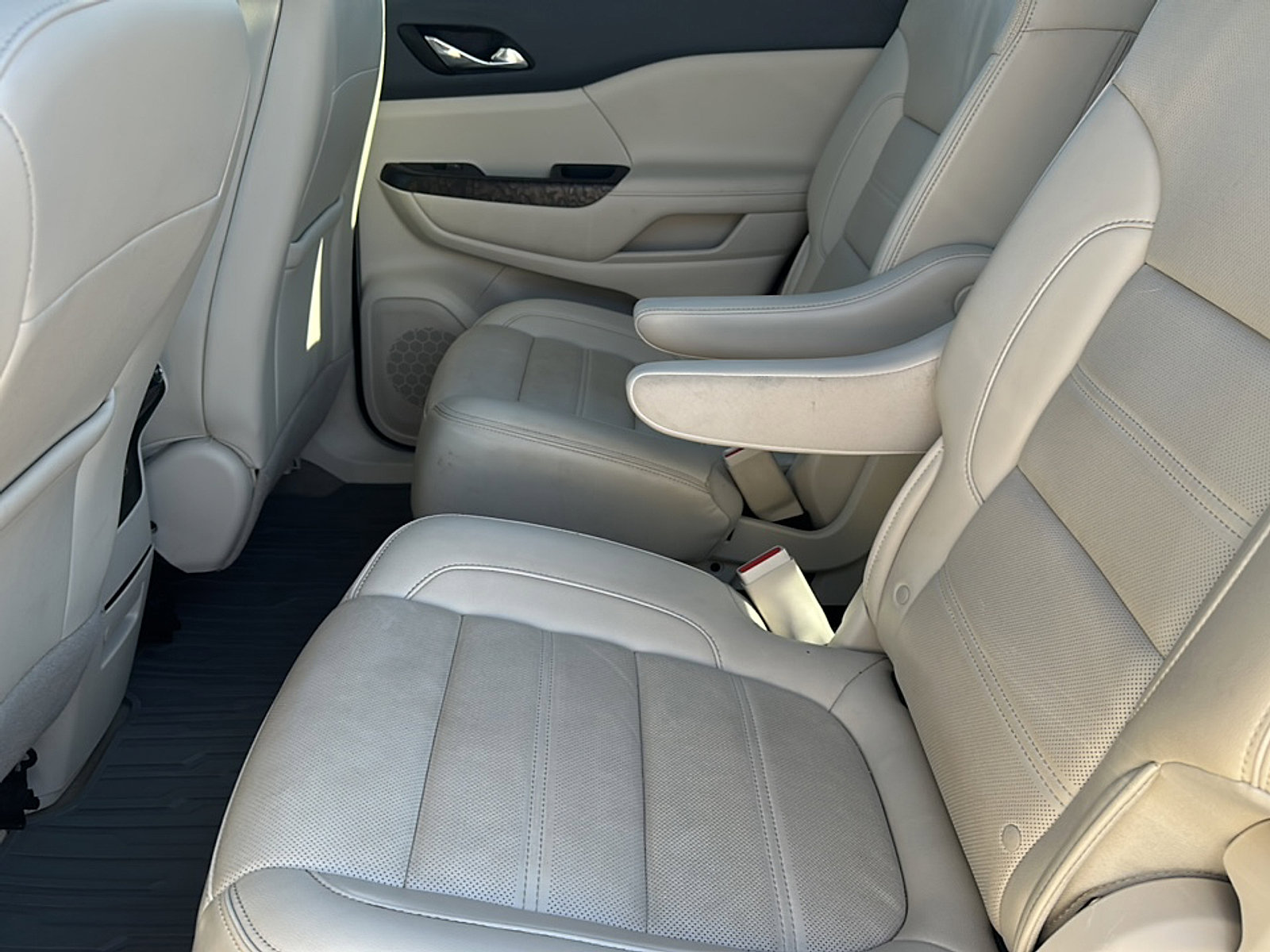 Used 2023 GMC Acadia Denali w/ Denali Ultimate Package image 18