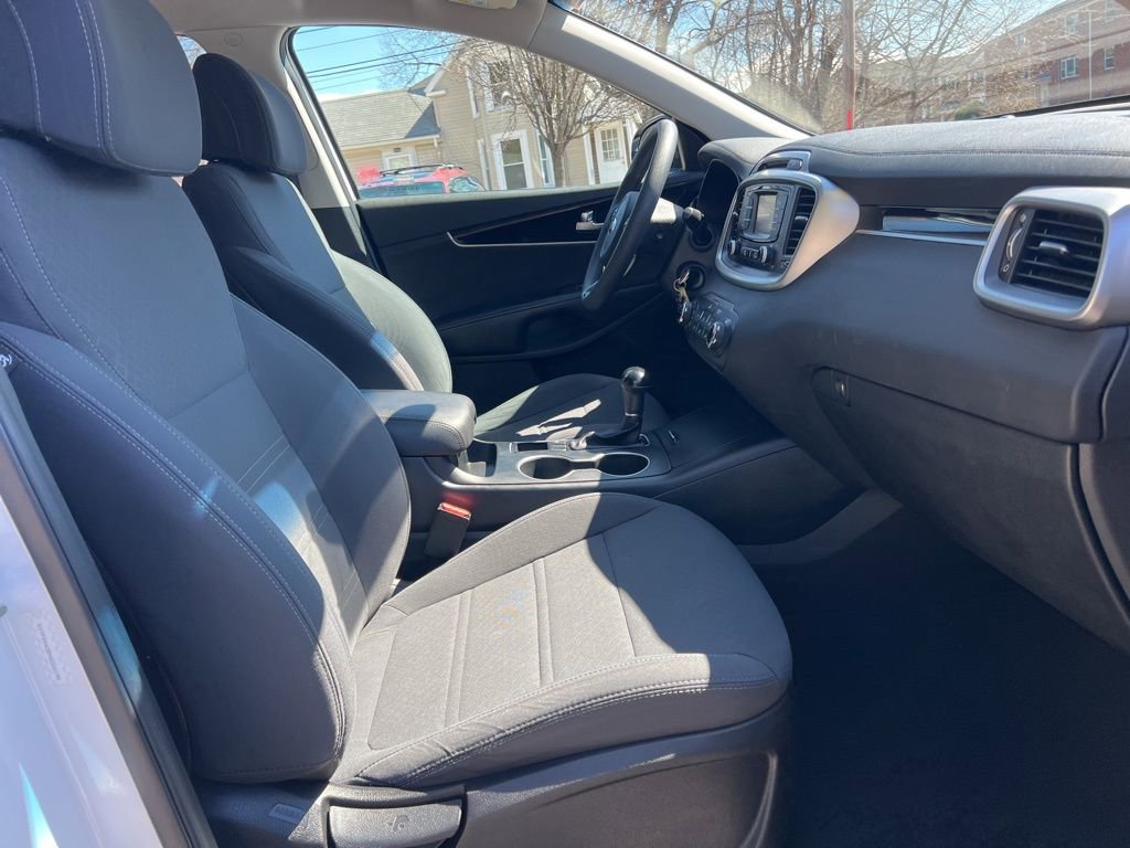 Used 2017 Kia Sorento LX image 26