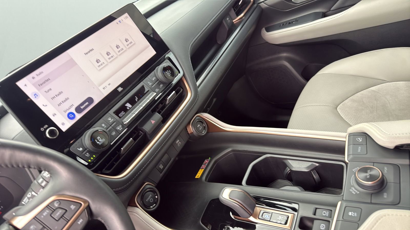 Used 2025 Toyota Grand Highlander AWD Hybrid image 20