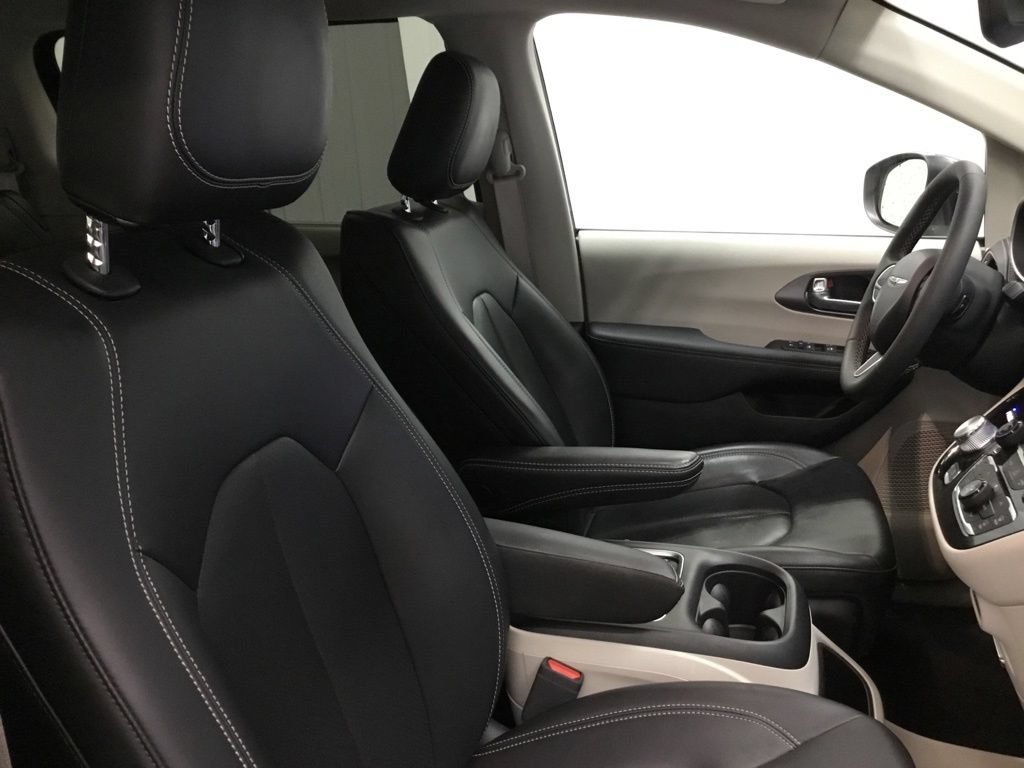 Used 2023 Chrysler Pacifica Touring-L AWD/4WD image 54