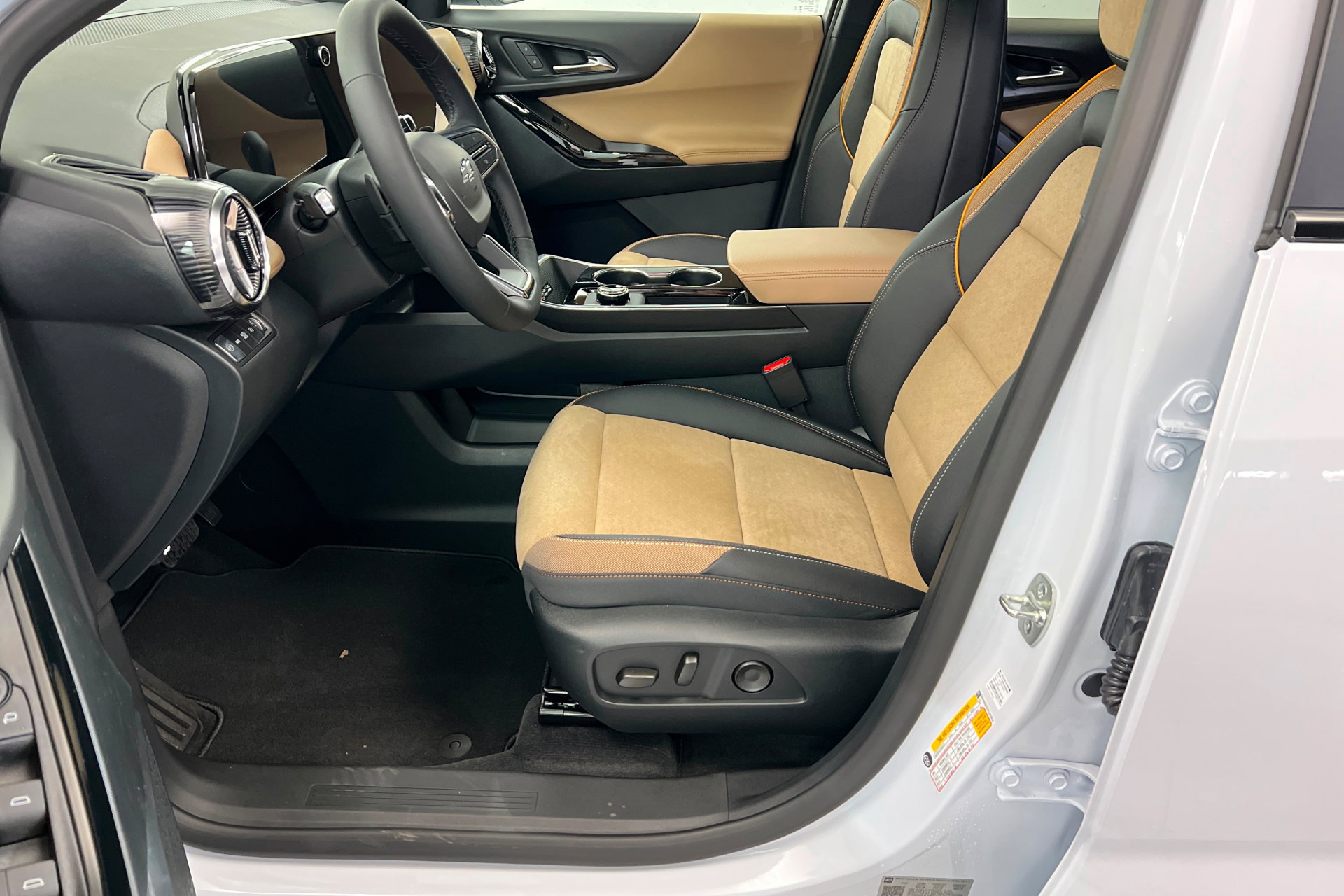 New 2026 Chevrolet Equinox ACTIV w/ Convenience Package III image 18