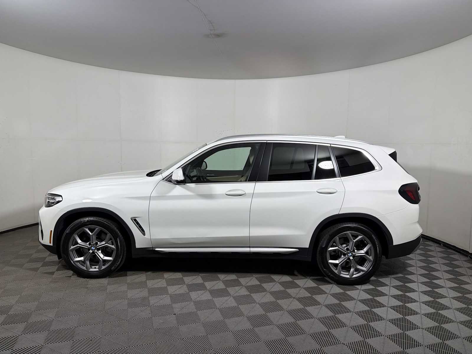 Used 2024 BMW X3 xDrive30i w/ Convenience Package AWD/4WD image 4