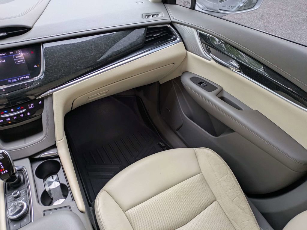 Used 2020 Cadillac XT6 Premium Luxury FWD image 17