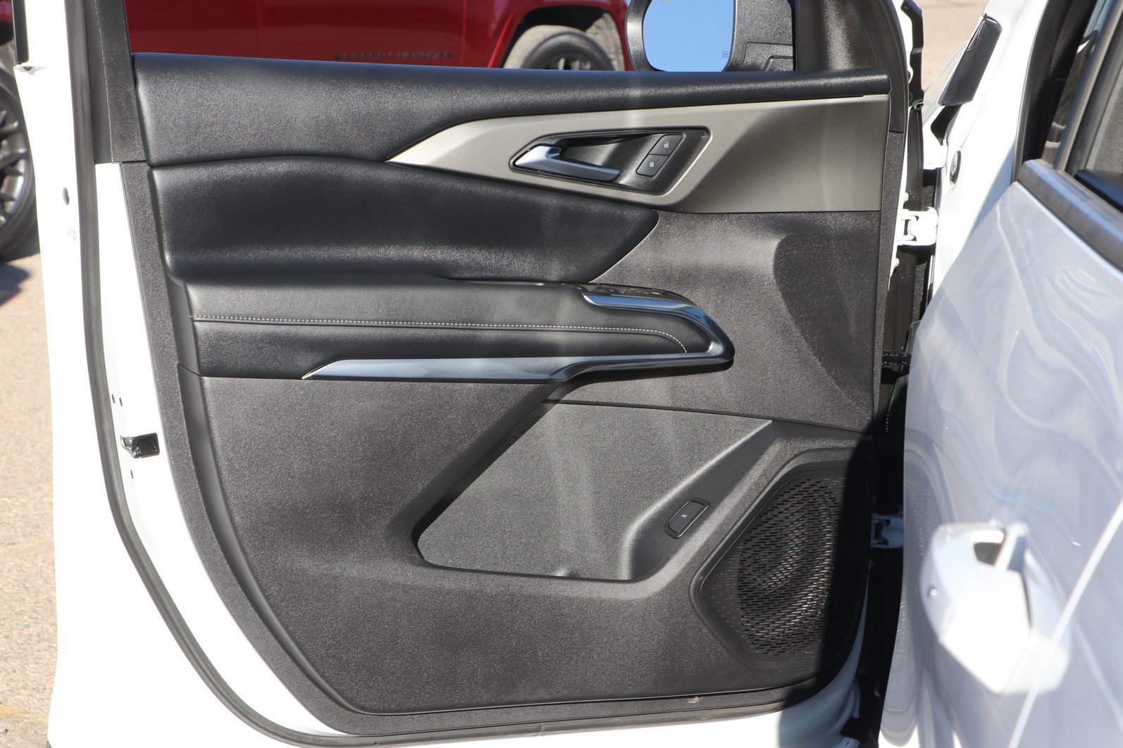 Used 2025 Chevrolet Traverse LT image 10