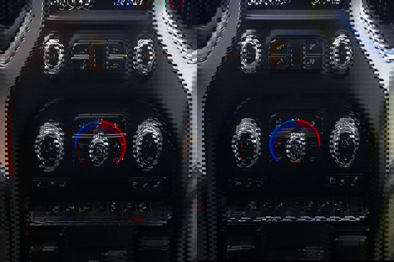 Used 2023 GMC Sierra 2500 SLT w/ SLT Premium Package image 30