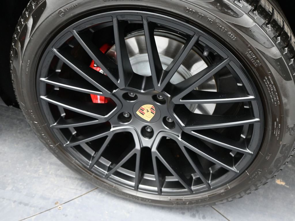 Used 2022 Porsche Cayenne GTS image 49