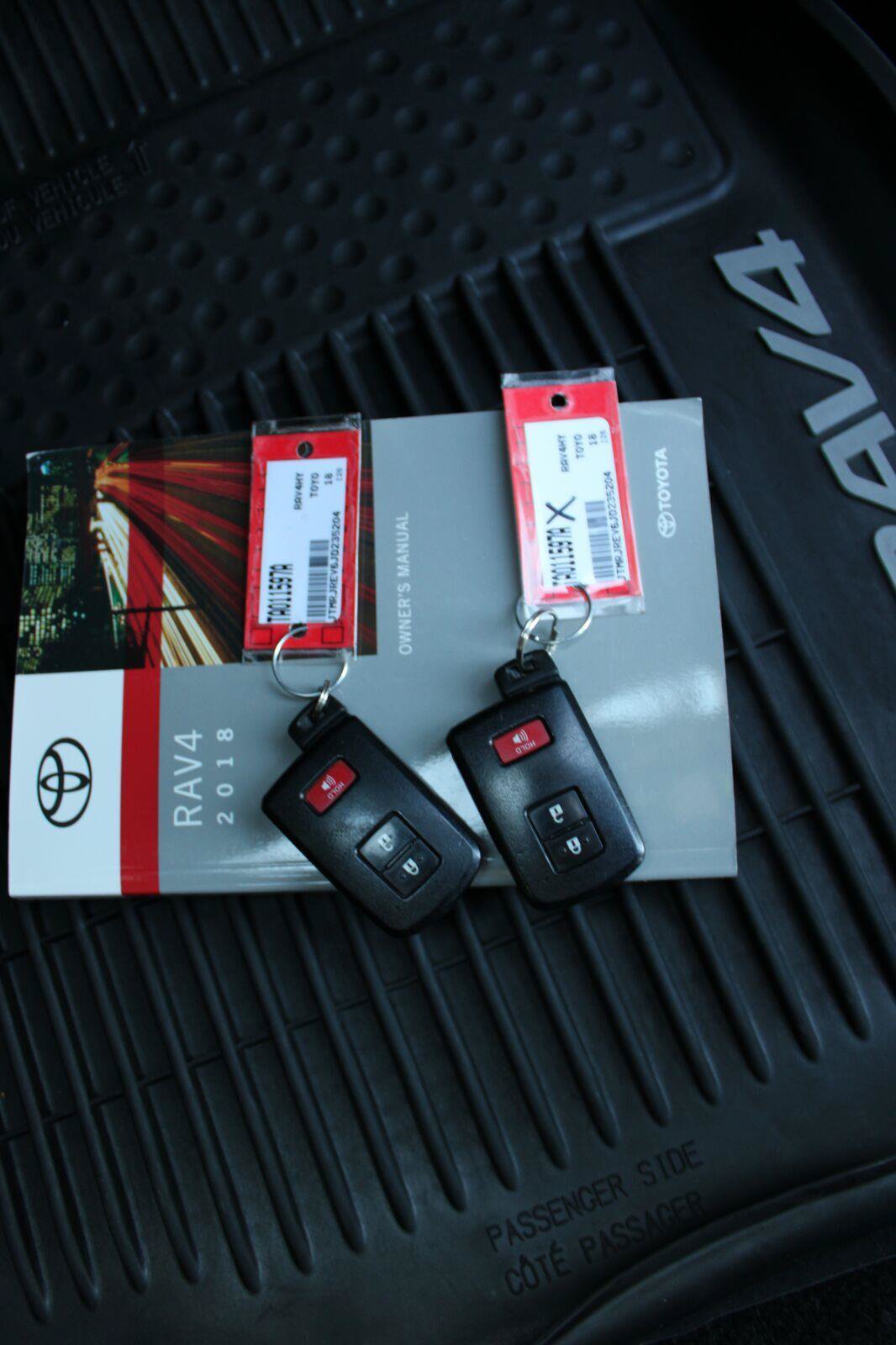 Used 2018 Toyota RAV4 XLE AWD/4WD image 30