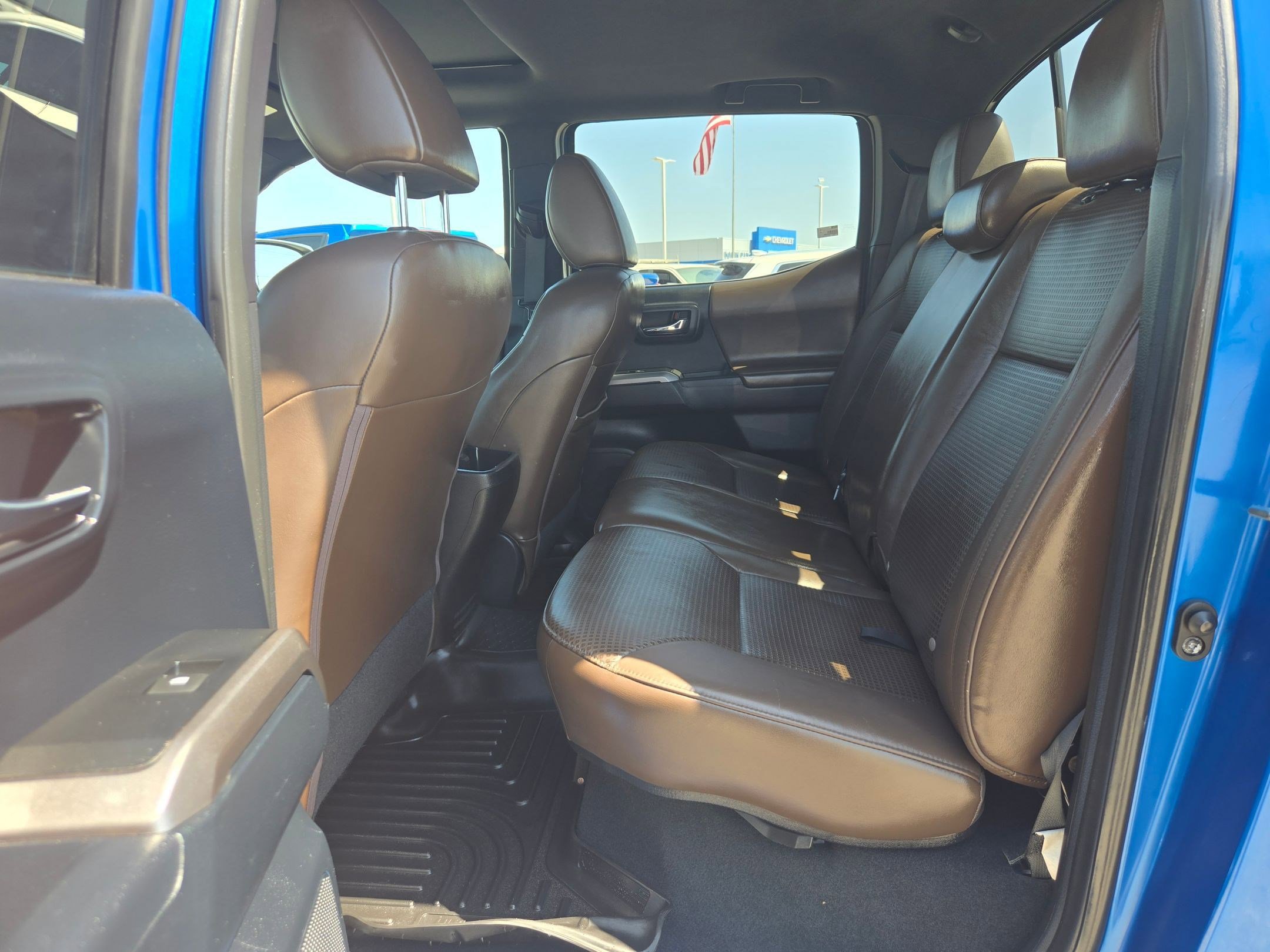 Used 2016 Toyota Tacoma Limited w/ Towing Package image 13