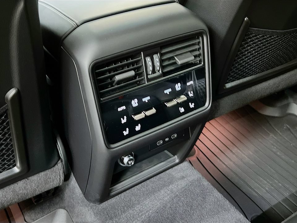 Certified 2026 Porsche Cayenne Turbo AWD/4WD image 26