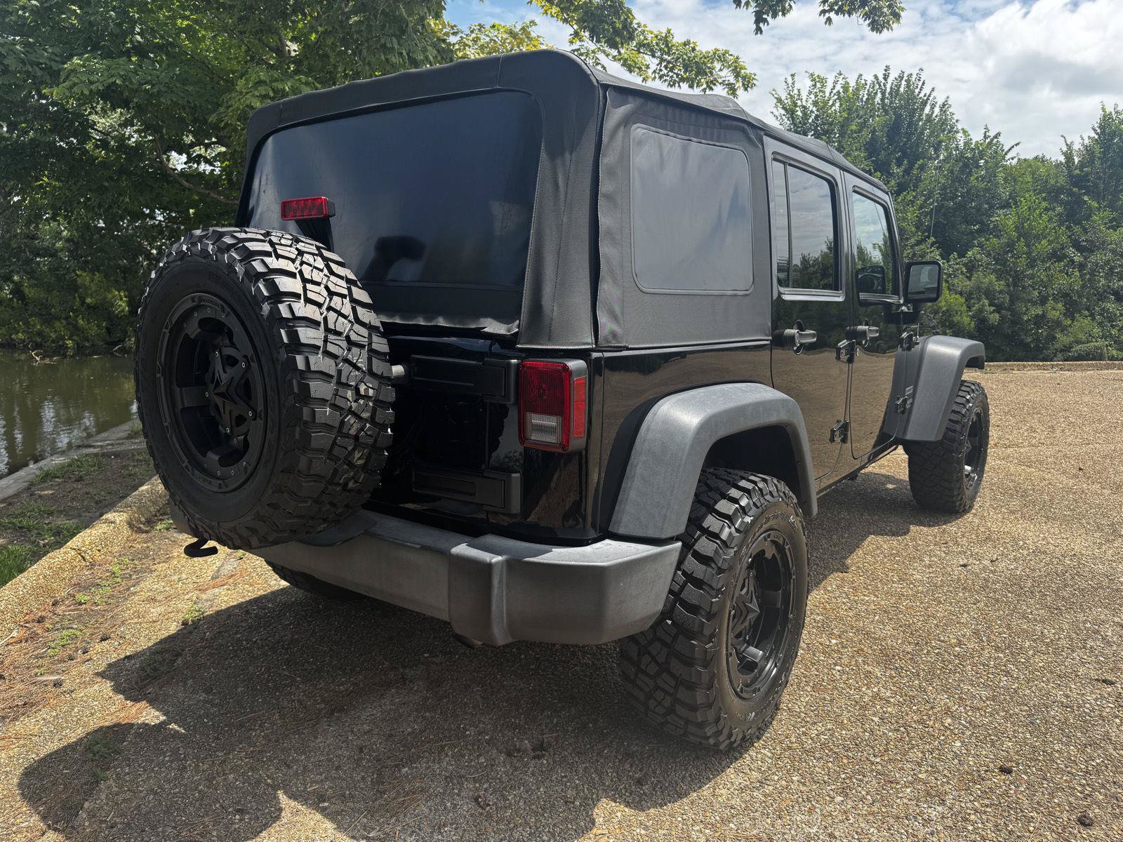 Used 2017 Jeep Wrangler Unlimited Sport AWD/4WD image 4