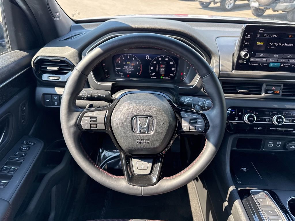 Used 2025 Honda Pilot Black Edition image 16