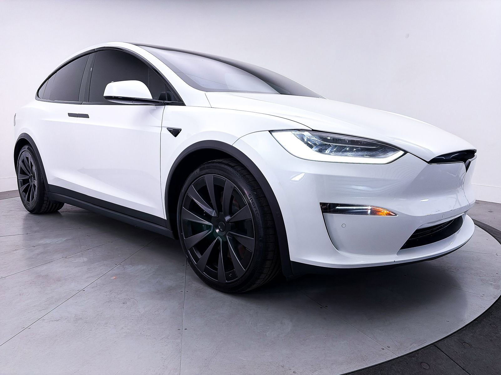 Used 2022 Tesla Model X Plaid image 9