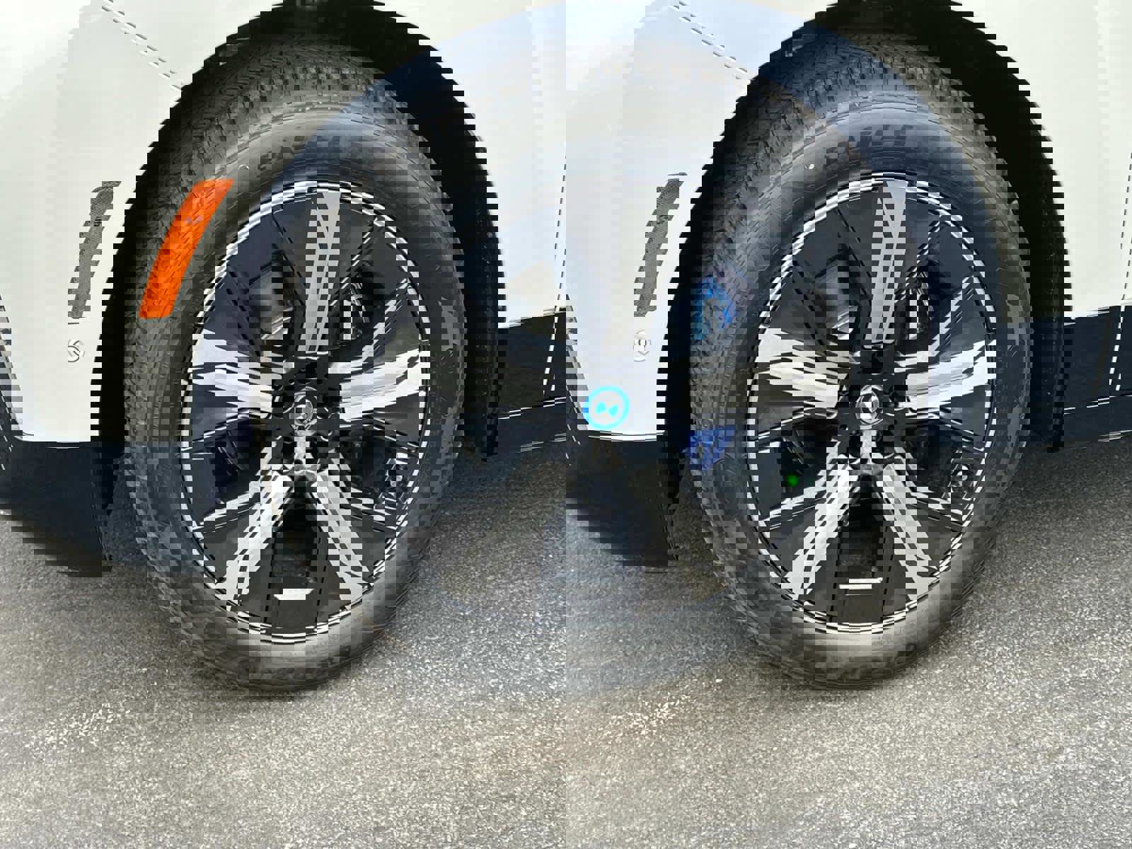 Used 2025 BMW iX xDrive50 image 17