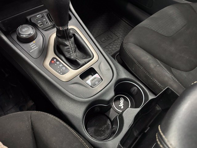 Used 2016 Jeep Cherokee Latitude w/ Cold Weather Group AWD/4WD image 41