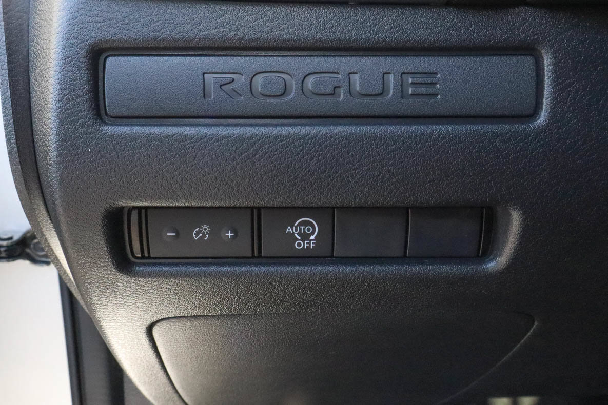 Used 2024 Nissan Rogue S FWD image 15