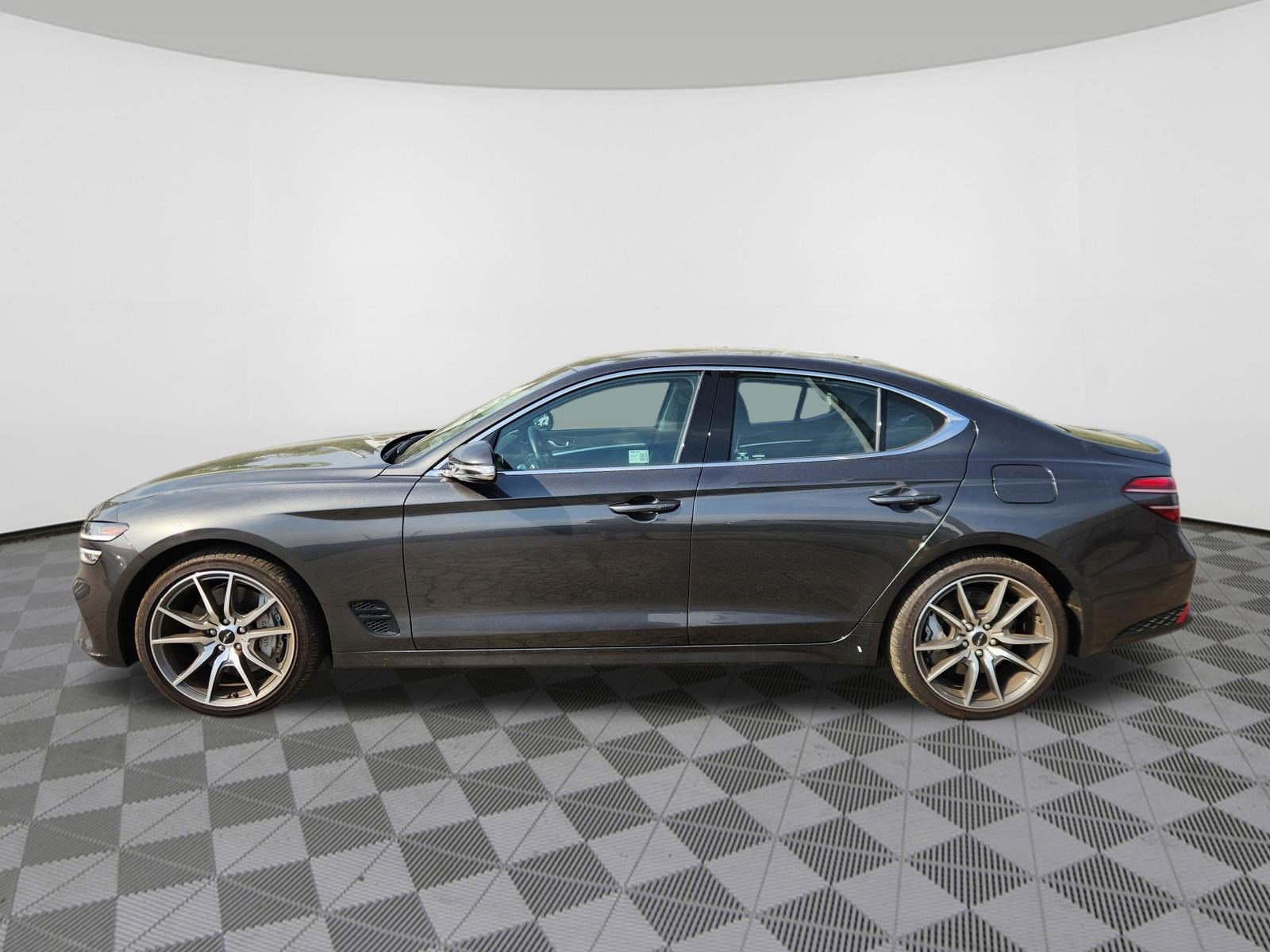 Used 2025 Genesis G70 2.5T RWD image 5