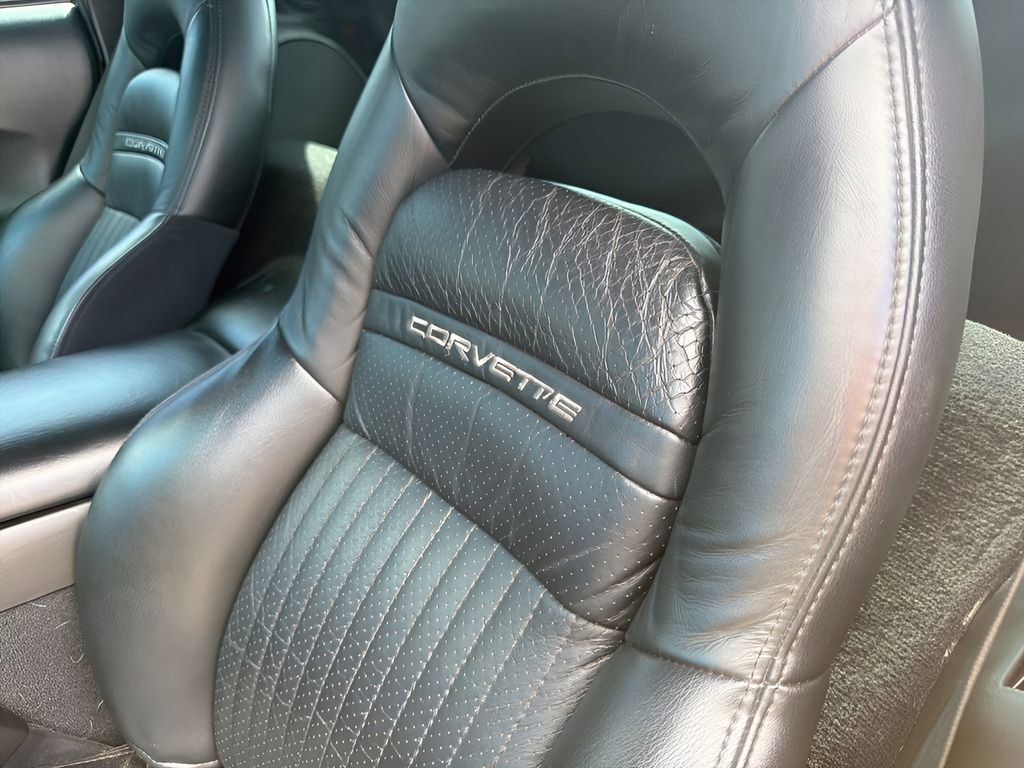 Used 2002 Chevrolet Corvette Coupe w/ Preferred Equipment Group2 image 9