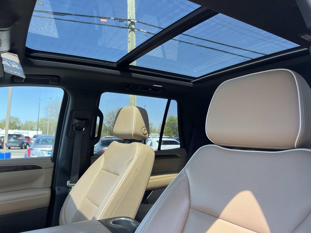 Used 2021 Chevrolet Tahoe Premier w/ Premium Package AWD/4WD image 17