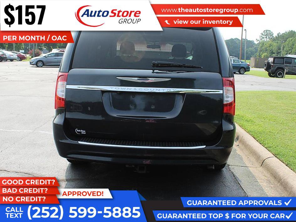 Used 2013 Chrysler Town & Country Touring FWD image 7