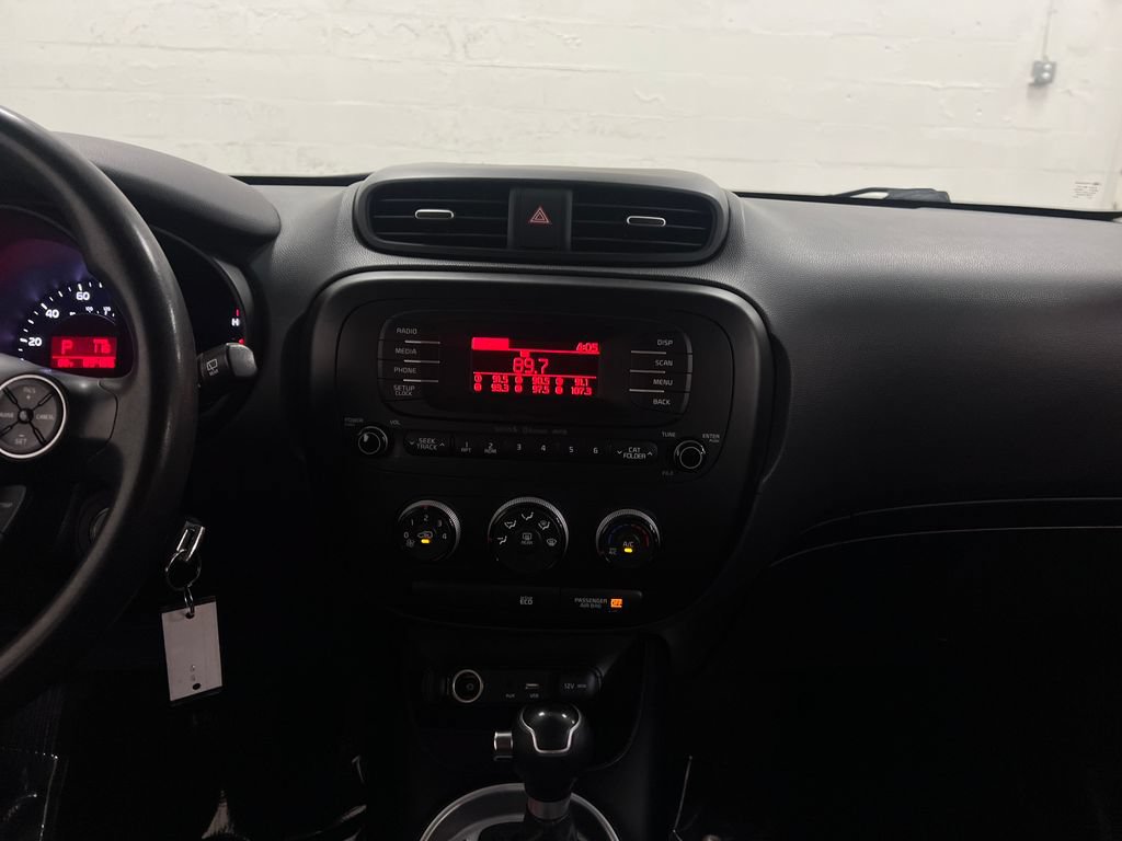Used 2015 Kia Soul FWD image 18