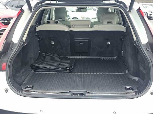 Used 2023 Volvo V90 B6 Cross Country Ultimate image 11
