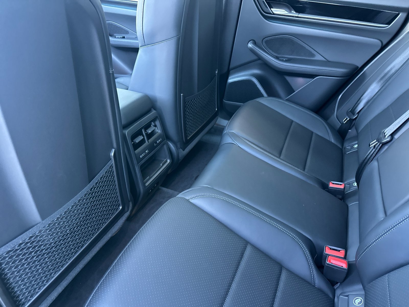 New 2026 Porsche Macan 4 Electric AWD/4WD image 14