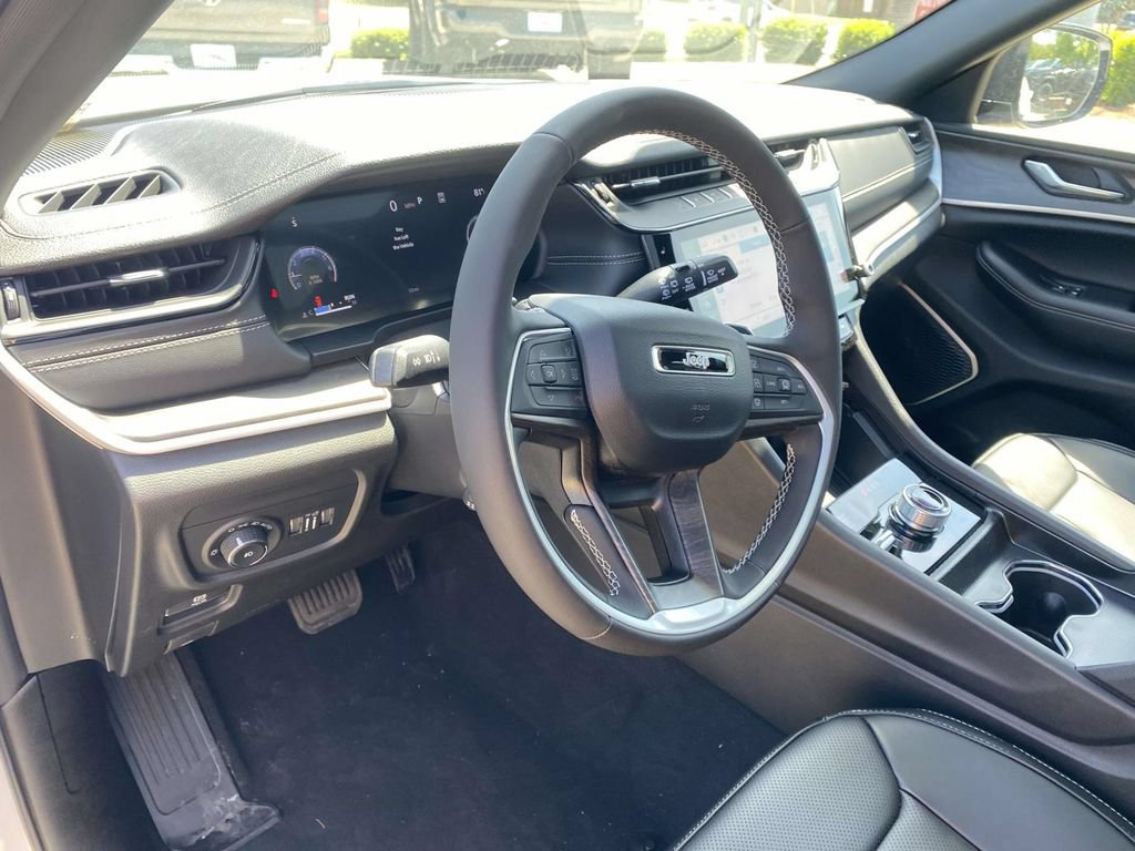 New 2026 Jeep Grand Cherokee Limited w/ Luxury Tech Group II AWD/4WD image 45