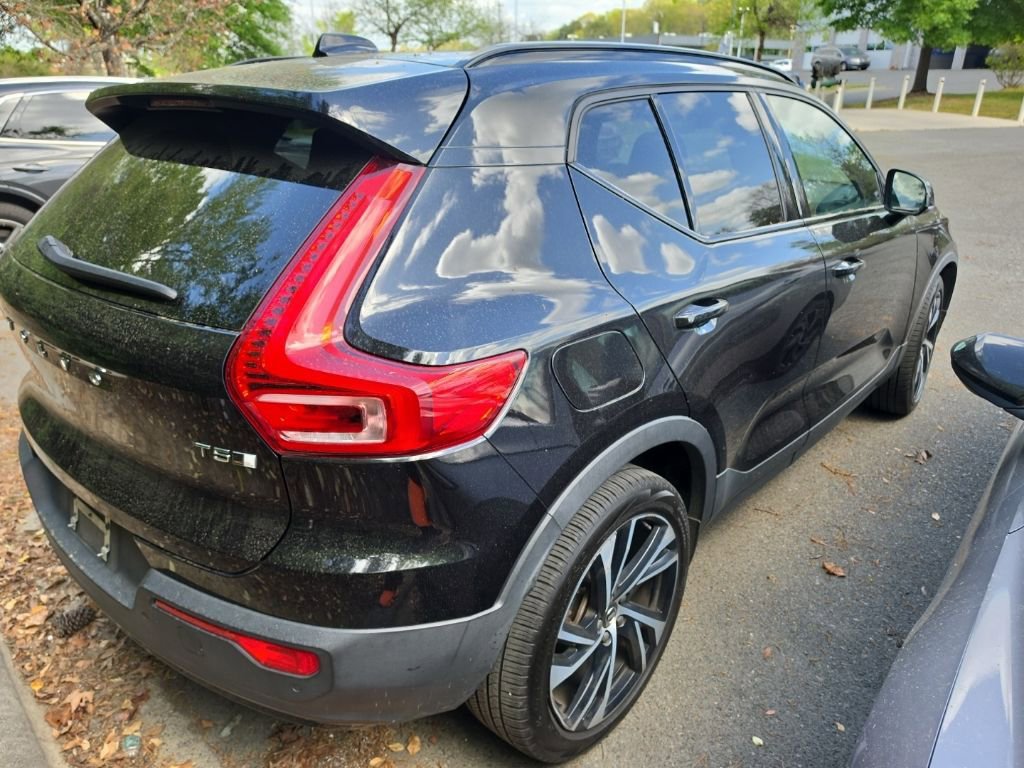 Used 2021 Volvo XC40 T5 R-Design w/ Climate Package image 3