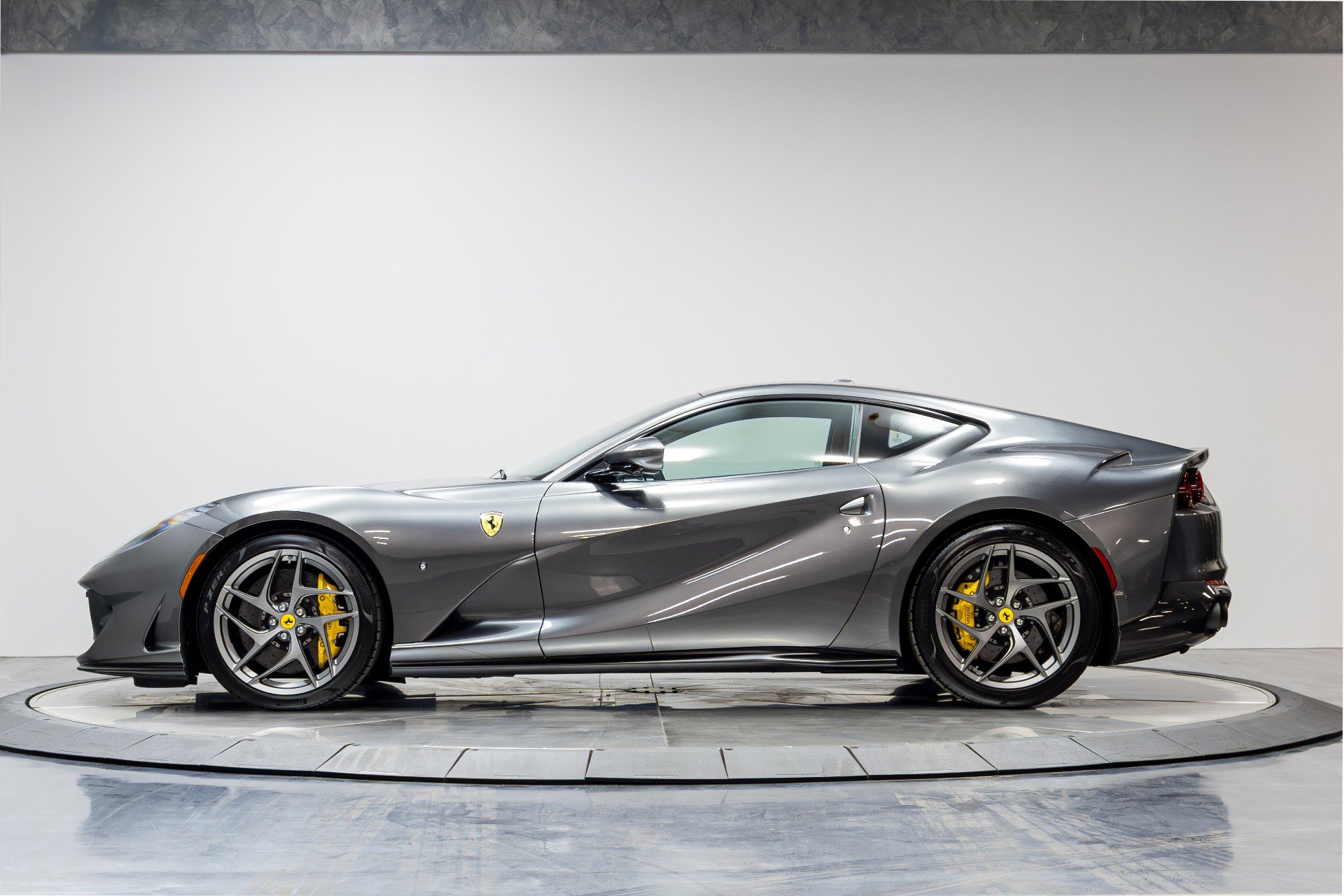 Used 2020 Ferrari 812 Superfast RWD image 31