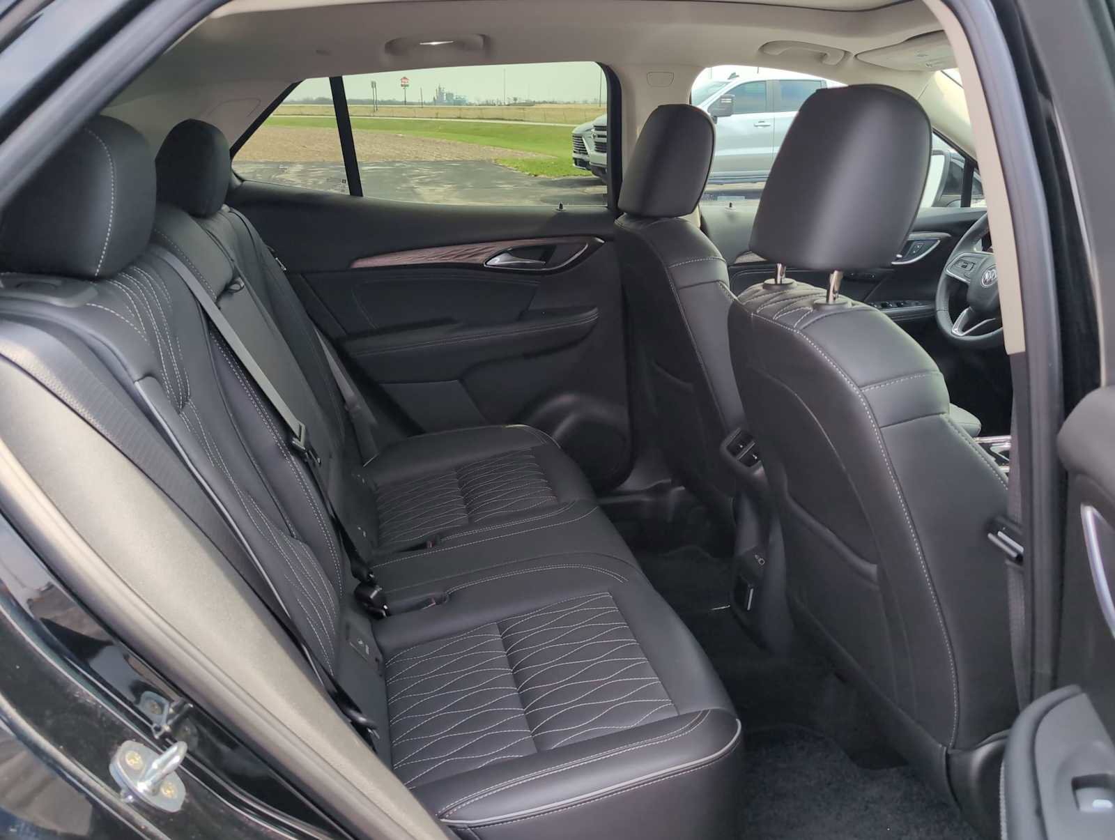 Used 2023 Buick Envision Avenir image 28