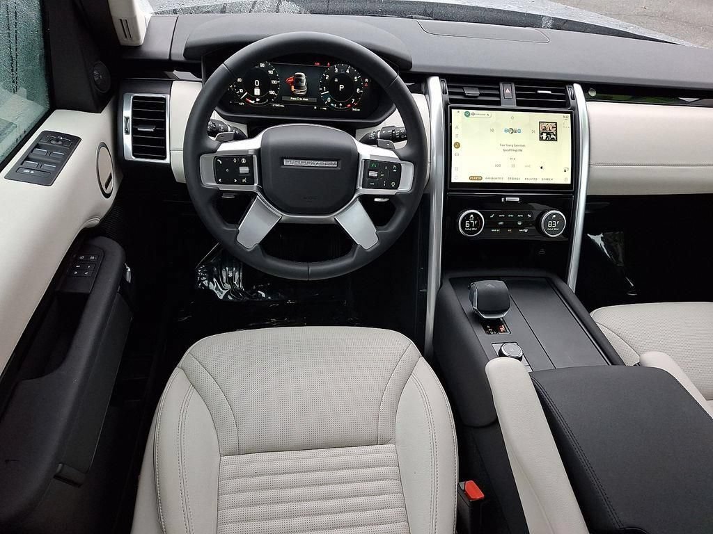 Used 2025 Land Rover Discovery S AWD/4WD image 15