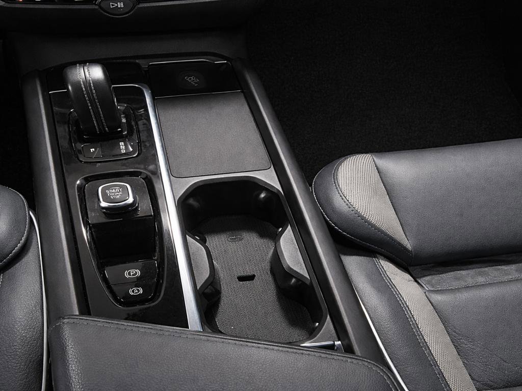 Used 2022 Volvo XC60 B5 R-Design AWD/4WD image 19