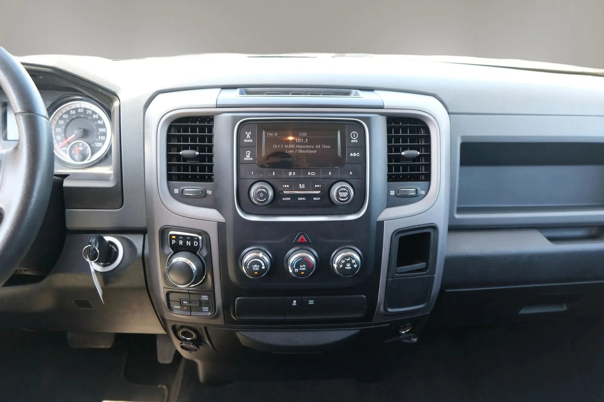 Used 2017 RAM 1500 Express image 24