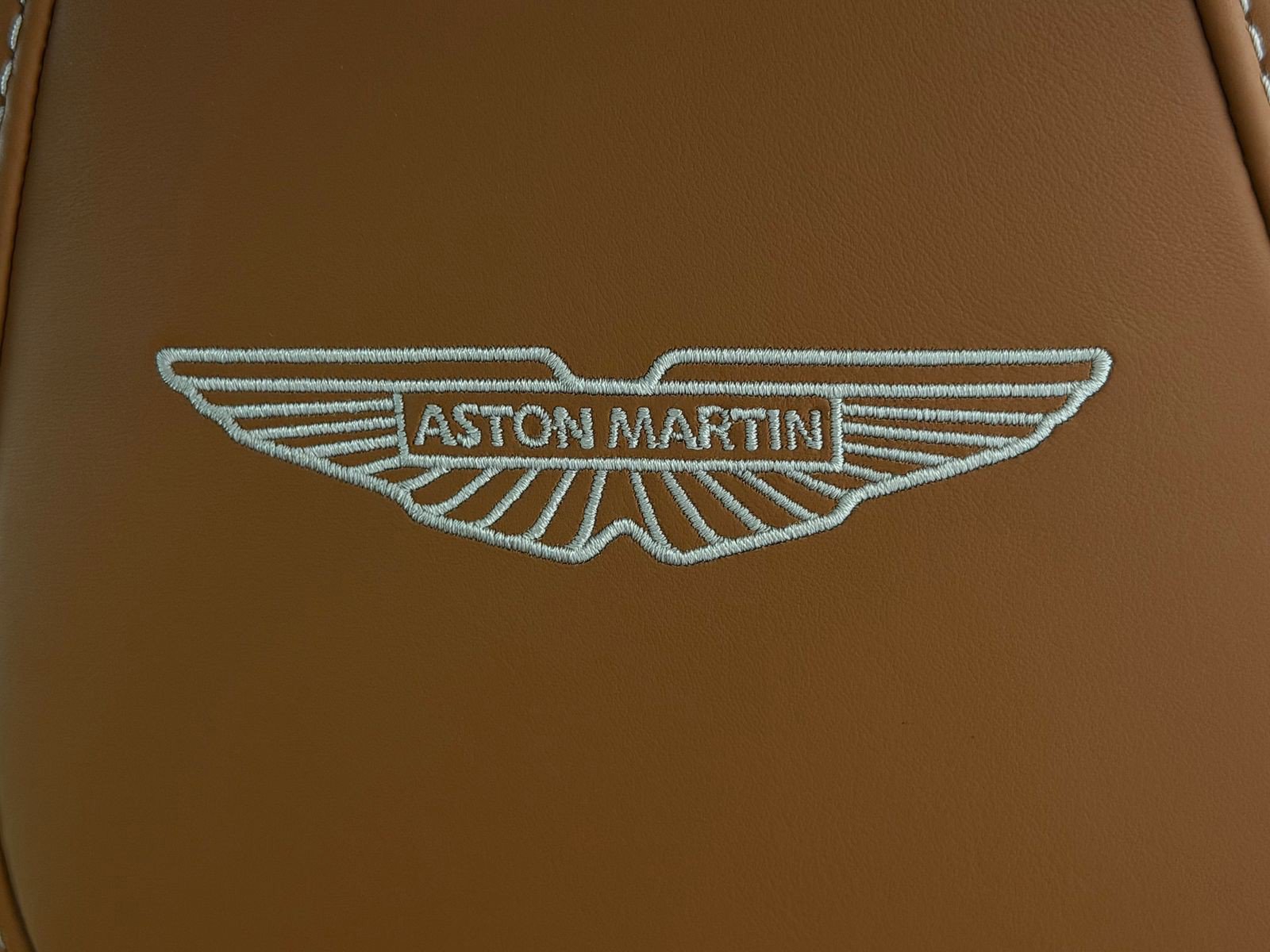 Used 2025 Aston Martin DB12 Convertible RWD image 5