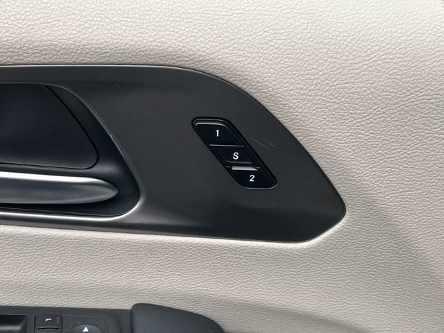 Used 2024 Chrysler Pacifica Touring-L FWD image 17