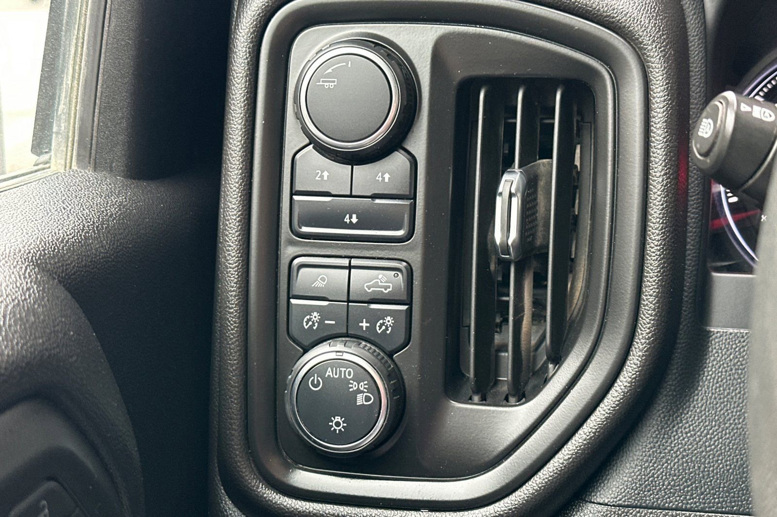 Certified 2024 Chevrolet Silverado 2500 Custom w/ Custom Value Package image 33