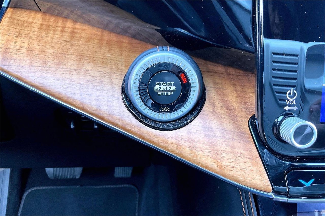 Used 2024 Jeep Grand Wagoneer Series III w/ HD Trailer Tow Package image 30