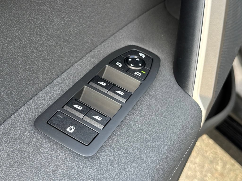 Certified 2024 BMW iX xDrive50 w/ Sport Package AWD/4WD image 18