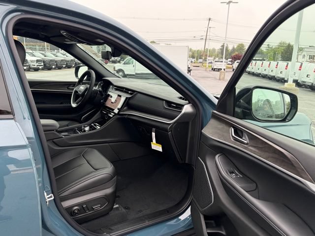 New 2026 Jeep Grand Cherokee L Limited w/ Luxury Tech Group II AWD/4WD image 28