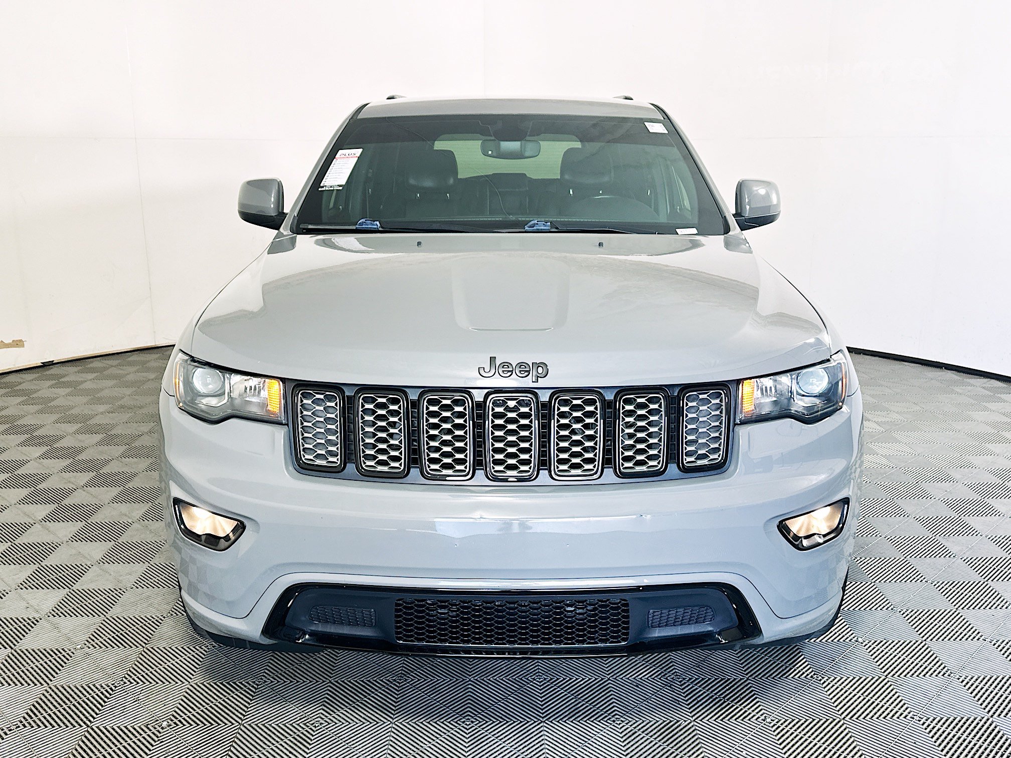 Used 2020 Jeep Grand Cherokee Altitude RWD image 8