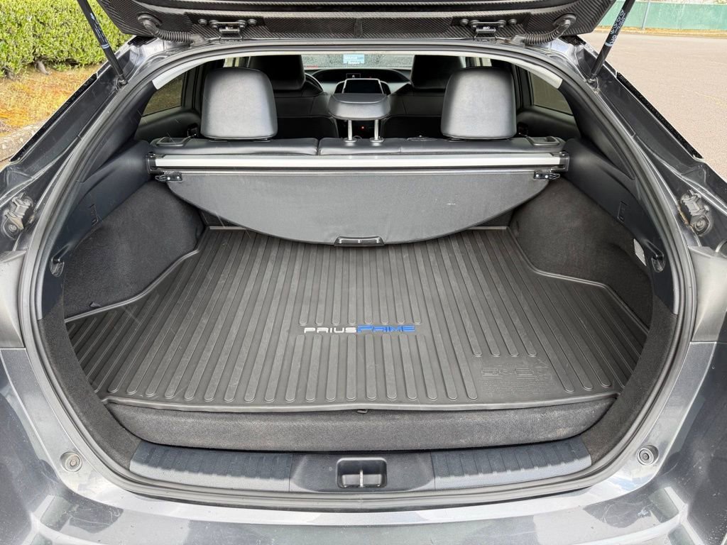 Used 2020 Toyota Prius Prime Limited FWD image 10