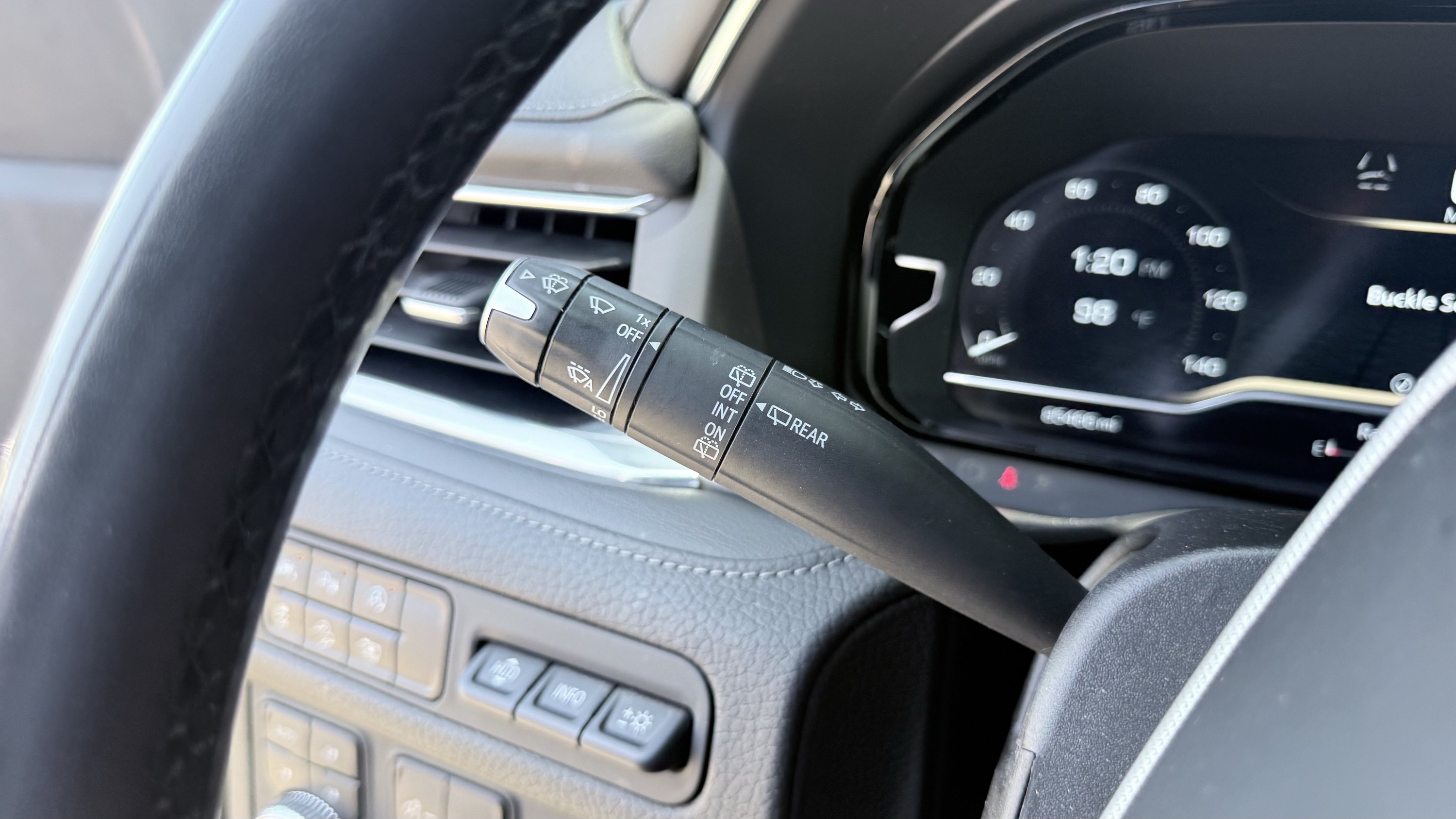 Used 2023 GMC Yukon Denali AWD/4WD image 12